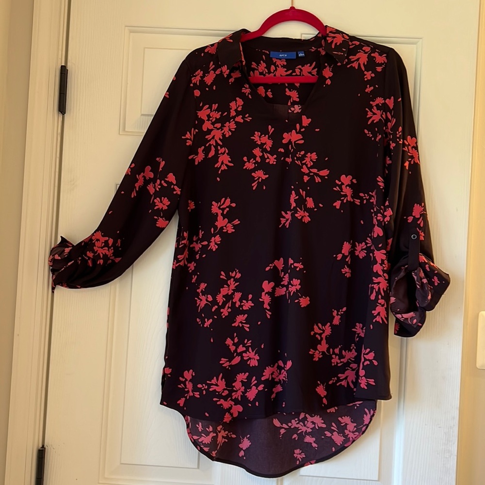 Apt. 9 size large, black, and red flowers oversize office tunic w button straps
